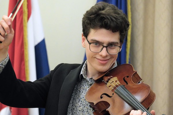 Alex Monro playing solo at Croatian Embassy, 2025. Photo by Peter Hislop.