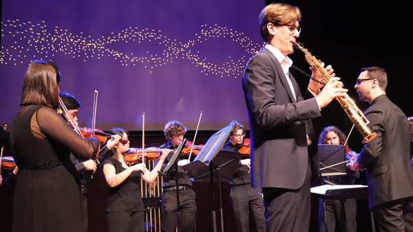 Alex Monro playing viola in the Australian Youth Orchestra's Momentum Ensemble 'Beautiful Equations' in March 2026, photo by Geraldine Cardozo