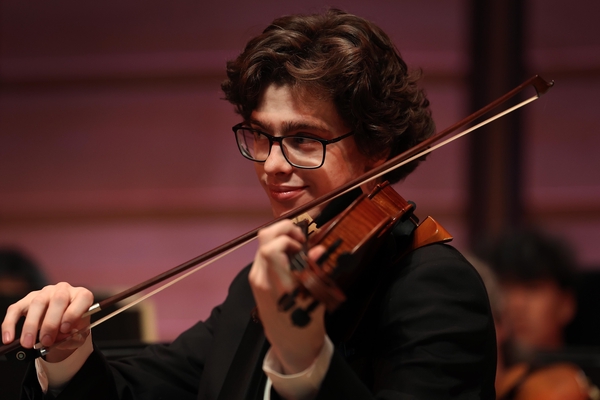 Alex Monro playing viola in the Australian Youth Orchestra's Flagship Season 'Brave New World' in Syndey in July 2026, photo by Lisa Maree Williams